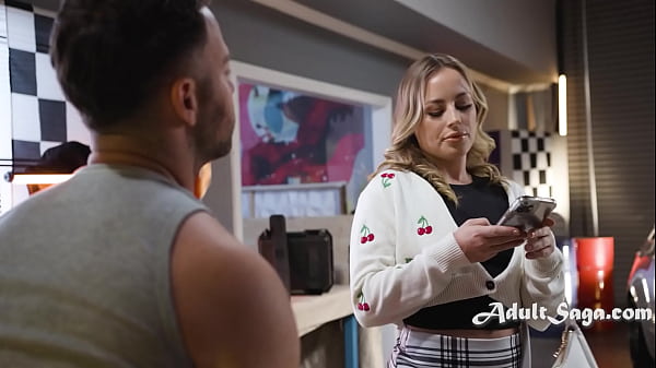 Image Preppy PAWG Tries Getting Dirty With Car Mechanic - Anna Claire Clouds