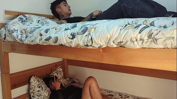 Image Mi hermanastra se masturba en la cama de abajo y me convence de darle mi leche