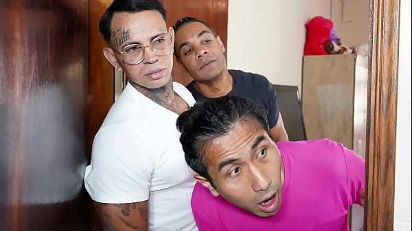 Image Melhores amigos comeram minha Madrasta por causa de uma aposta.