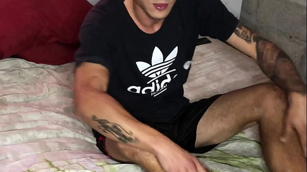 Image se la METO toda hasta la GARGANTA y va al RETRETE a VOMITAR