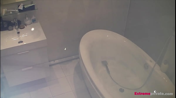 Image Spying on stepdaughter Scarlett toying in bath