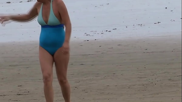 Image I shave my hairy pussy on the beach, I expose myself and before fucking my brother-in-law, I masturbate
