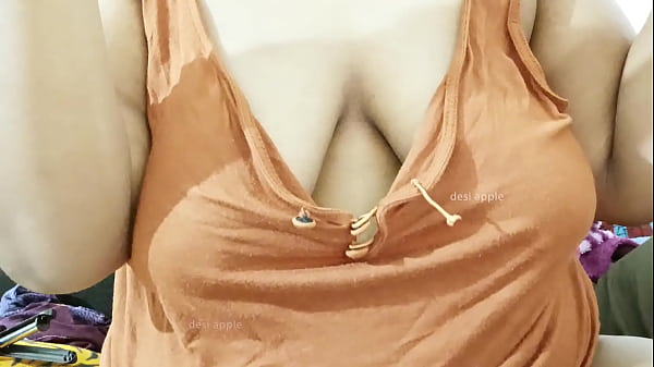 Image college student showing sexy tits