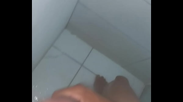 Image Daniel dotado de Uberl&acirc_ndia  gozando no banho