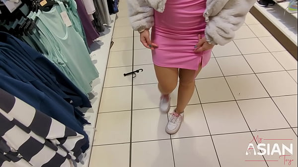 Image Girlfriend wearing a remote control toy in public, she orgasms in the restaurant!!