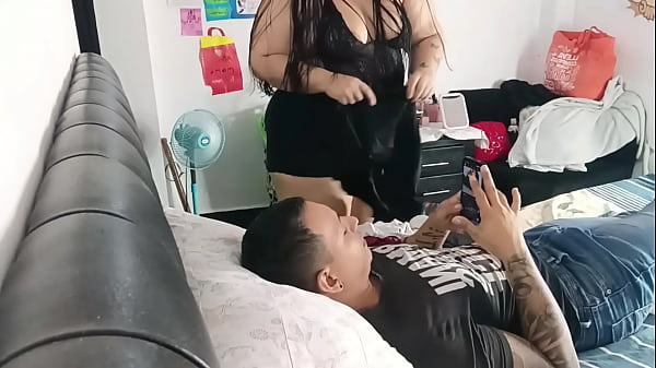Image Estoy en el cuarto de mi hermanastra y la muy puta me pide ayuda para que le quite la ropa - Parte1