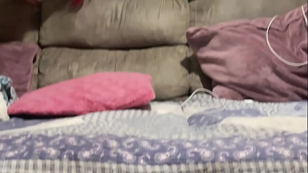 Image Comi minha meia-irm&atilde_ branquinha e safada na sala de casa e gozei dentro