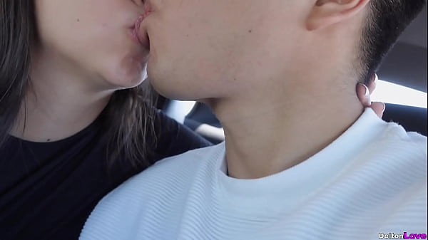Image Le doy un aventon a mi vecina, se pone tan cachonda y traviesa que terminamos cogiendo en el carro - Sexo en p&uacute_blico