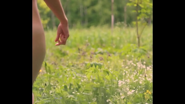 Image Risky public amateur anal in the city park