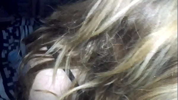 Image Rubia de pelo largo me la chjupa y cogemos de perrito