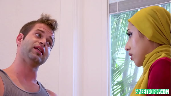 Image Arabic Babe Kira Perez Hires Personal Trainer