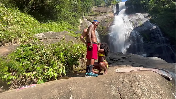 Image Eu e meu amigo levamos a pretinha gostosa para cachoeira e demos pau para ela
