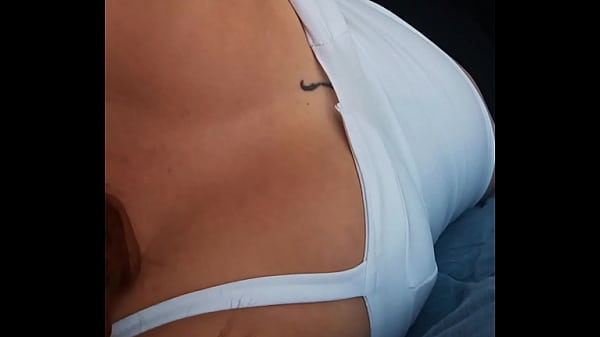Image Me manosea las tetas, me las aprieta y yo me dejo por que me encanta ser sumisa y obediente