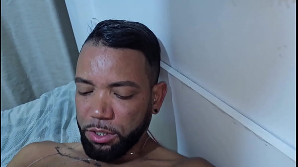Image Tatuado gostoso se rendeu ao tes&atilde_o e deu seu rabo ao vizinho dotado