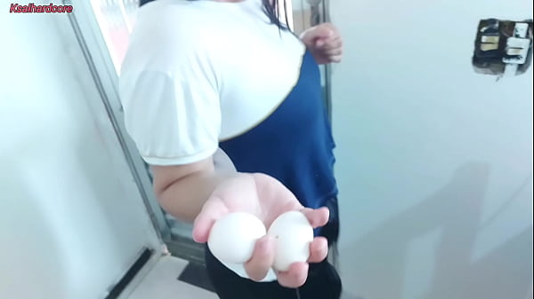 Image Minha Vizinha jennyfer CHEGA PARA ME PEDIR OVOS!