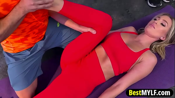Image Stunning sexy blonde MILF pulls down her leggings to fuck her trainer for an intensive workout session.