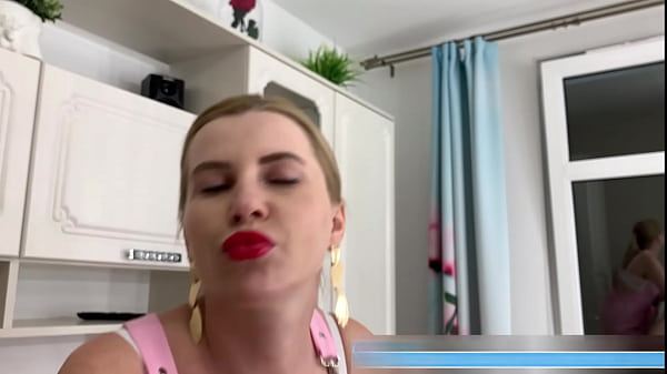 Image True pro SugarNadya shows off her lingama massage skills