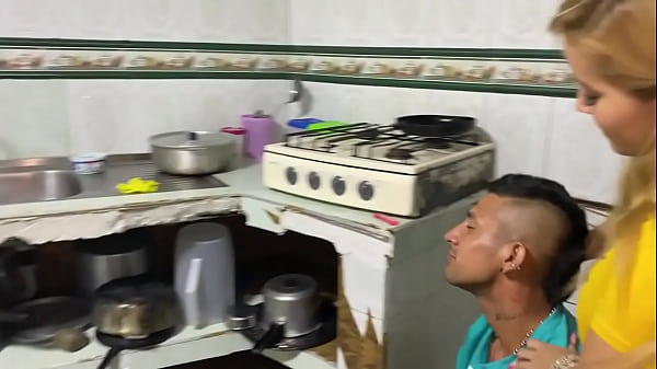 Image seduzco al fontanero y el folla mi culo bien duro y se corre dentro de mi