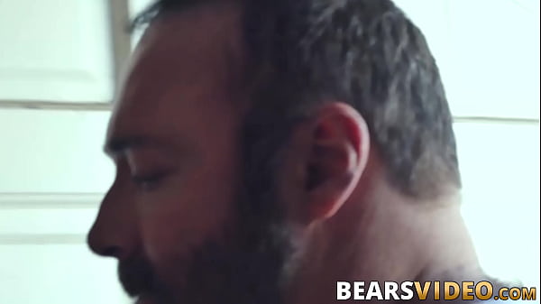 Image Big bear Brad Kalvo drills Dean Gauge bare after blowjobs