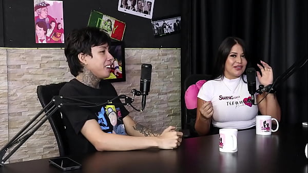 Image Ela teria um relacionamento aberto, ele responde se &eacute_ ruim de cama e acha casa de swing repulsiva, e o que significa sexo... - DJ Rafa Loira e Mateus Hwang (SHEER/RED)