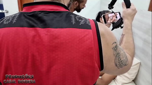 Image Bastidores da grava&ccedil_&atilde_o com a novinha Karolzinha gozando muito com duas picas na buceta ao mesmo tempo em Outubro de 2022