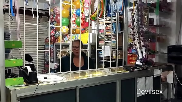 Image La vecina viene a mi tienda a pedirme algunos art&iacute_culos fiados y me termina pagando con su rico cuerpo