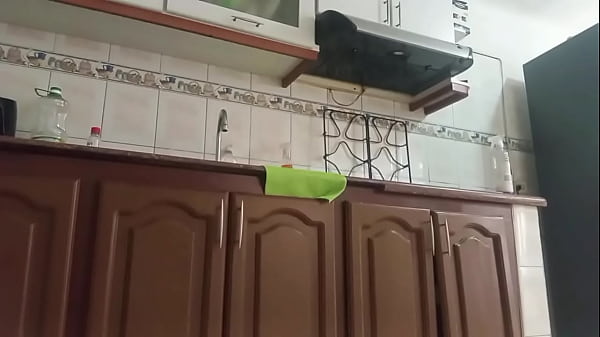 Image el microondas esta fallando as&iacute_ que llame al t&eacute_cnico para que lo revisara, al darme cuenta que es una chica le ofreci una tarifa mayor para que cumpliera mi fantas&iacute_a sexual
