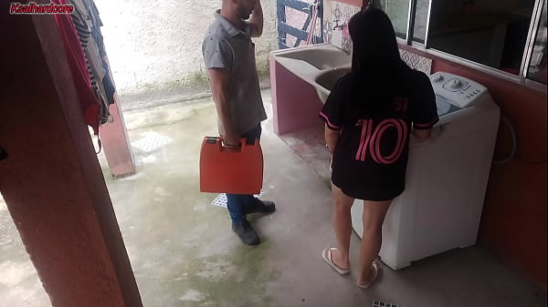 Image Dona de casa casada paga t&eacute_cnico de m&aacute_quina de lavar com a bunda enquanto marido esta fora
