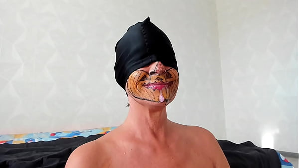 Image Gilf swallow huge cumshot right in mouth .