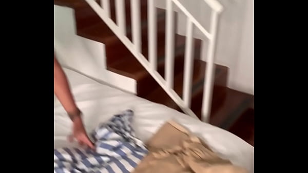 Image Travesti do pauz&atilde_o arrastando seu submisso homem Trans pela paulista e deixando ele com a buceta bem arromba
