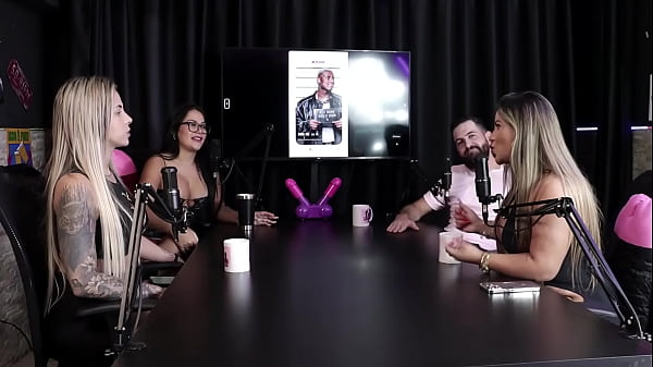 Image Jogo do Tinder, quem ela deu Match? - Juli Figueir&oacute_ e Felipe Larrossa (SHEER/RED)