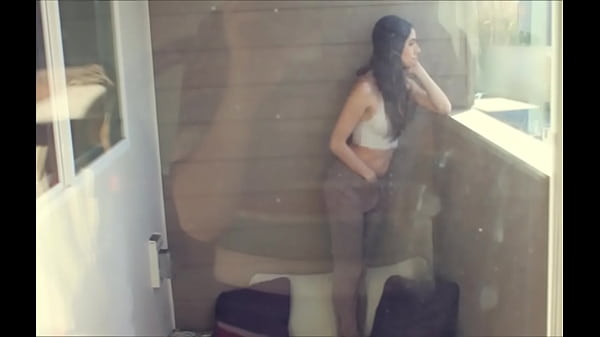 Image Gostosa se masturbando na varanda