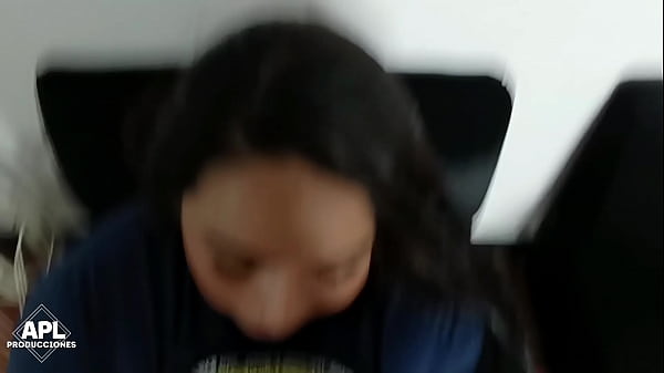 Image La puta de mi madrastra le gusta vestirse con ropa corta para hacer el aseo y mostrar su gran co&ntilde_o