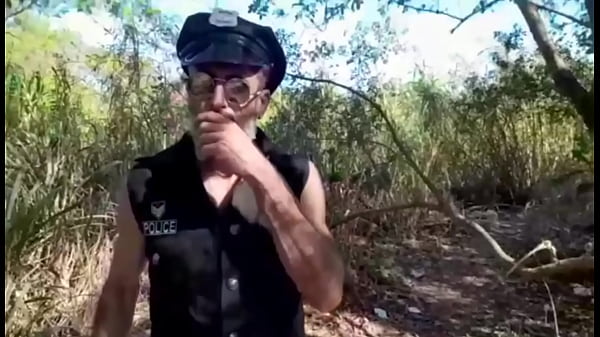 Image Brasileiros em uma foda p&uacute_blica no mato, safados faziam caminhada e foderam o guardinha florestal.