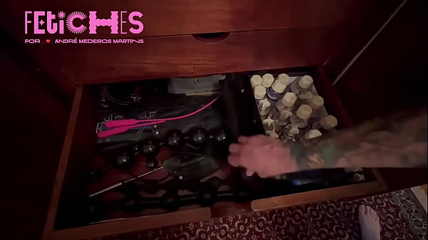 Image Tatuado gostoso penetra grandes dildos - V&iacute_deo inteiro no RED
