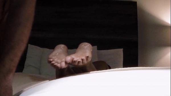 Image Mandy Mynx Jerks off dick with her feet in a hotel room