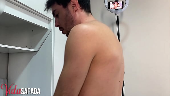 Image Fomos pra cama com nosso seguido dotado.. nunca senti um pau t&atilde_o grosso penetrar em mim assim.
