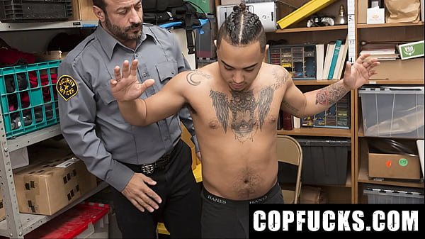Image Latino Male Caught Stealing a Camera from The Store - Copfucks
