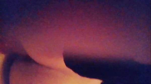 Image Elise Vaz likes to be filled with a dildo