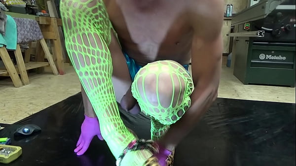 Image Extremeslut66 spielt mit dicken und langen Dildos