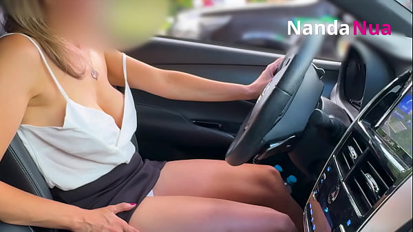 Image Esposa safada exibindo peitos e pagando calcinha para frentista em posto de gasolina