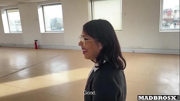 Image A Real Estate Agent Fucked During A Visit And In the Toilet To Sell Her Property !!!