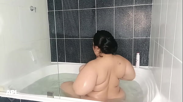 Image Rico ba&ntilde_o me di con esta puta de mi madrastra mientras mi padrastro estaba por fuera de casa - Parte 1