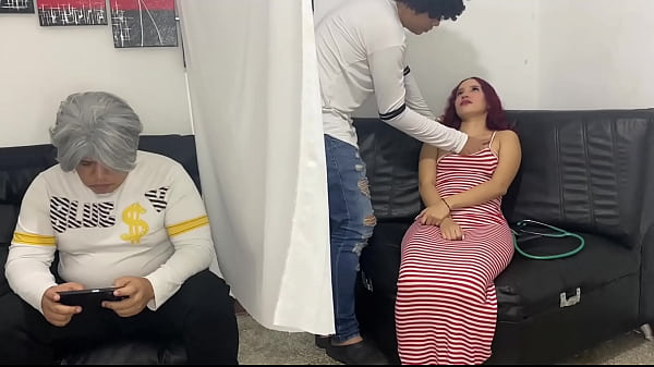 Image Medico Chequea a Chica de 18 A&ntilde_os Al lado de su padrastro capitulo 2