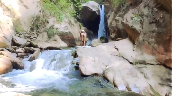Image Lilyan una sexy latina en el r&iacute_o, desnuda y muy caliente