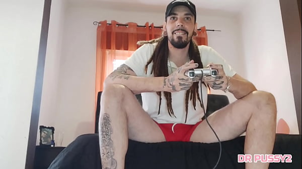 Image EBONY NAMORADA DO VIDEO GAMER INTERROMPEU O JOGO PARA BRINCAR COM O JOYSTICK