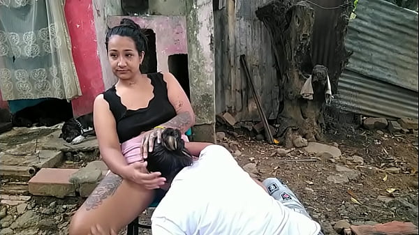 Image 2 parte, vuelve la manicurista cachonda, y esta vez viene mas atrevida a tener sexo duro en publico