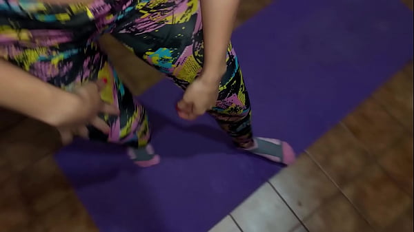 Image La profesora de yoga de mi esposa cabalga mi polla