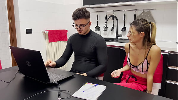 Image Segretaria italiana seduce il titolare. Finisce con il cazzo dentro - FACIAL. FOOTJOB. Dialogo ita