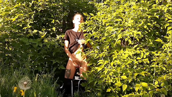 Image Risky public female masturbation in nature - Girls fly orgasm